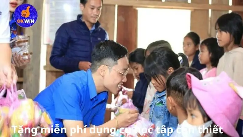 Tặng miễn phí dụng cụ học tập cần thiết